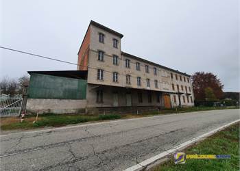 Altavilla Monferrato: Casale con terreno